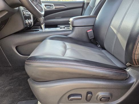 Used 2019 Nissan Pathfinder SL image 17