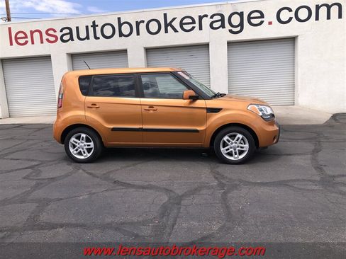 Used 2011 Kia Soul + w/ Audio Pkg FWD image 1