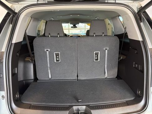 Used 2023 GMC Acadia SLE w/ Driver Convenience Package image 15