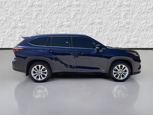Used 2026 Toyota Highlander Limited AWD/4WD image 2