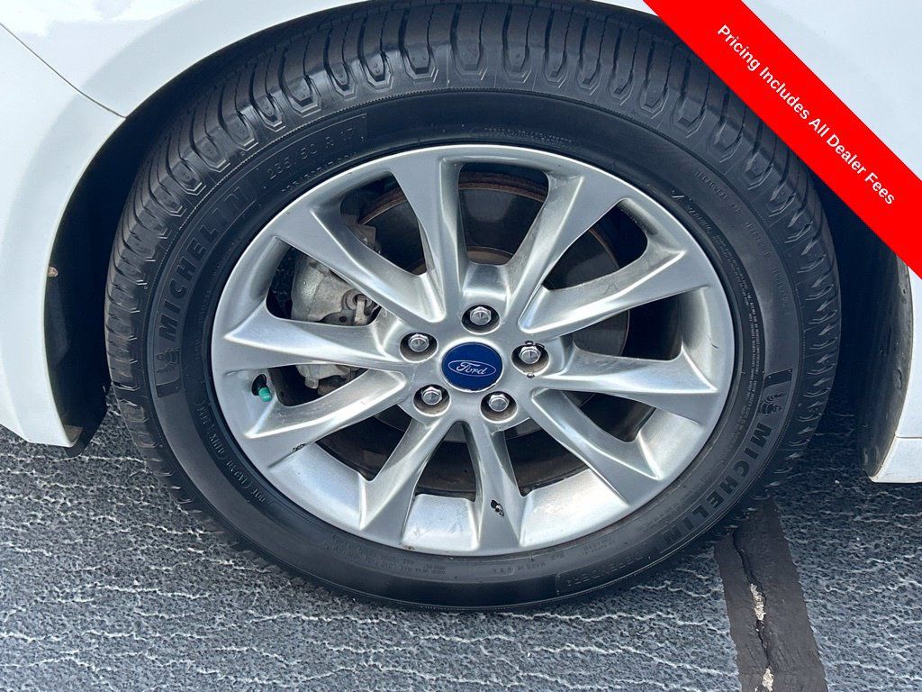 Used 2017 Ford Fusion SE FWD image 22