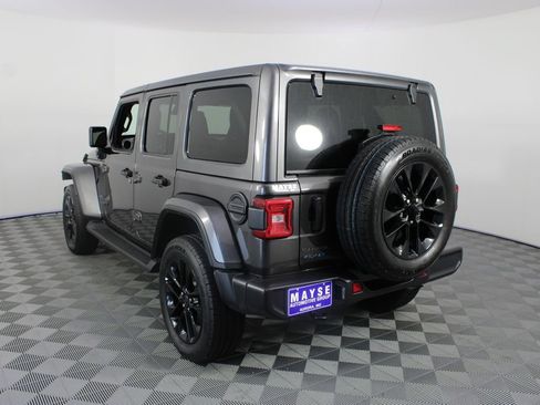 Used 2025 Jeep Wrangler Unlimited Sahara AWD/4WD image 21