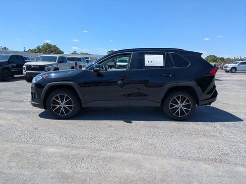 Used 2020 Toyota RAV4 XLE Premium FWD image 4