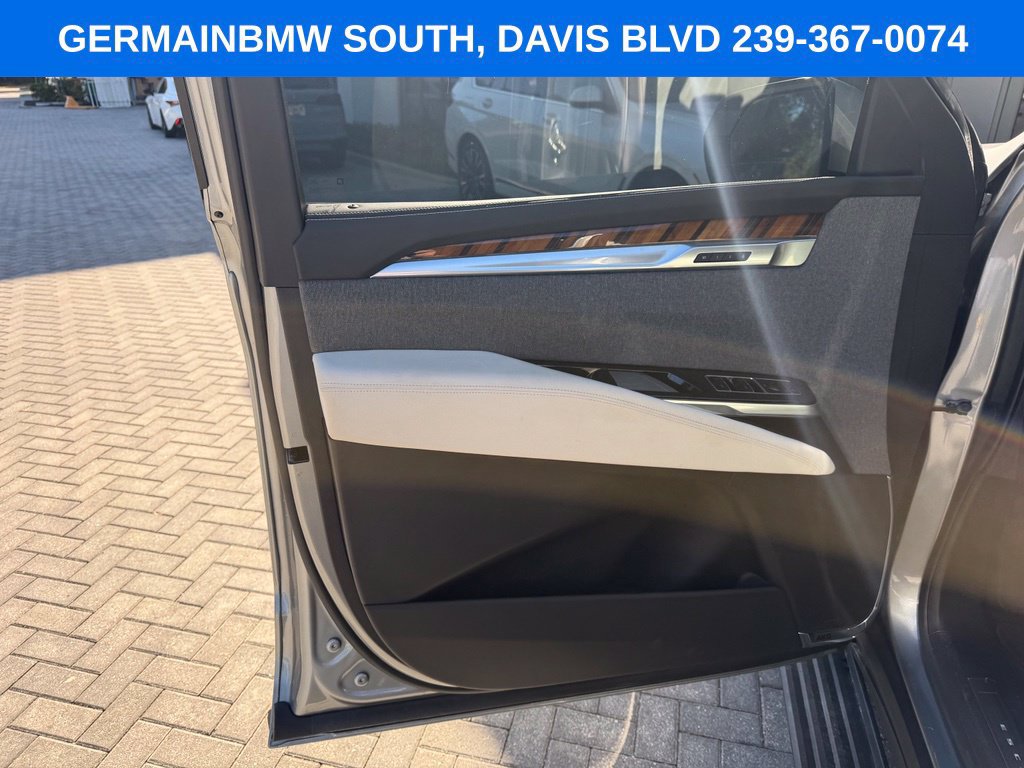 Used 2025 Cadillac Escalade Sport Platinum AWD/4WD image 11