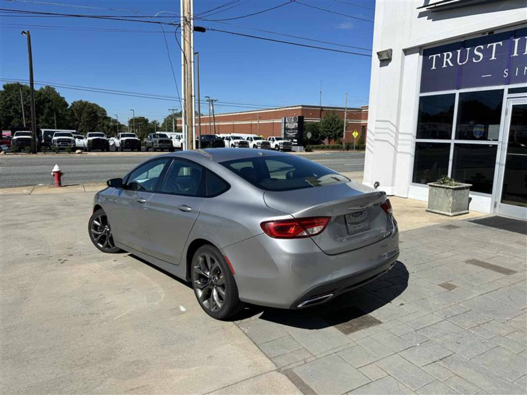 Used 2015 Chrysler 200 S w/ Comfort Group FWD image 4