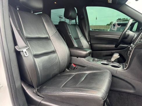Used 2018 Jeep Grand Cherokee Limited AWD/4WD image 19