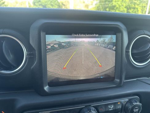 Used 2023 Jeep Wrangler Unlimited Sahara w/ Cold Weather Group AWD/4WD image 14