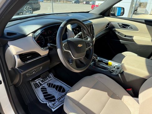 Used 2022 Chevrolet Traverse LS image 8