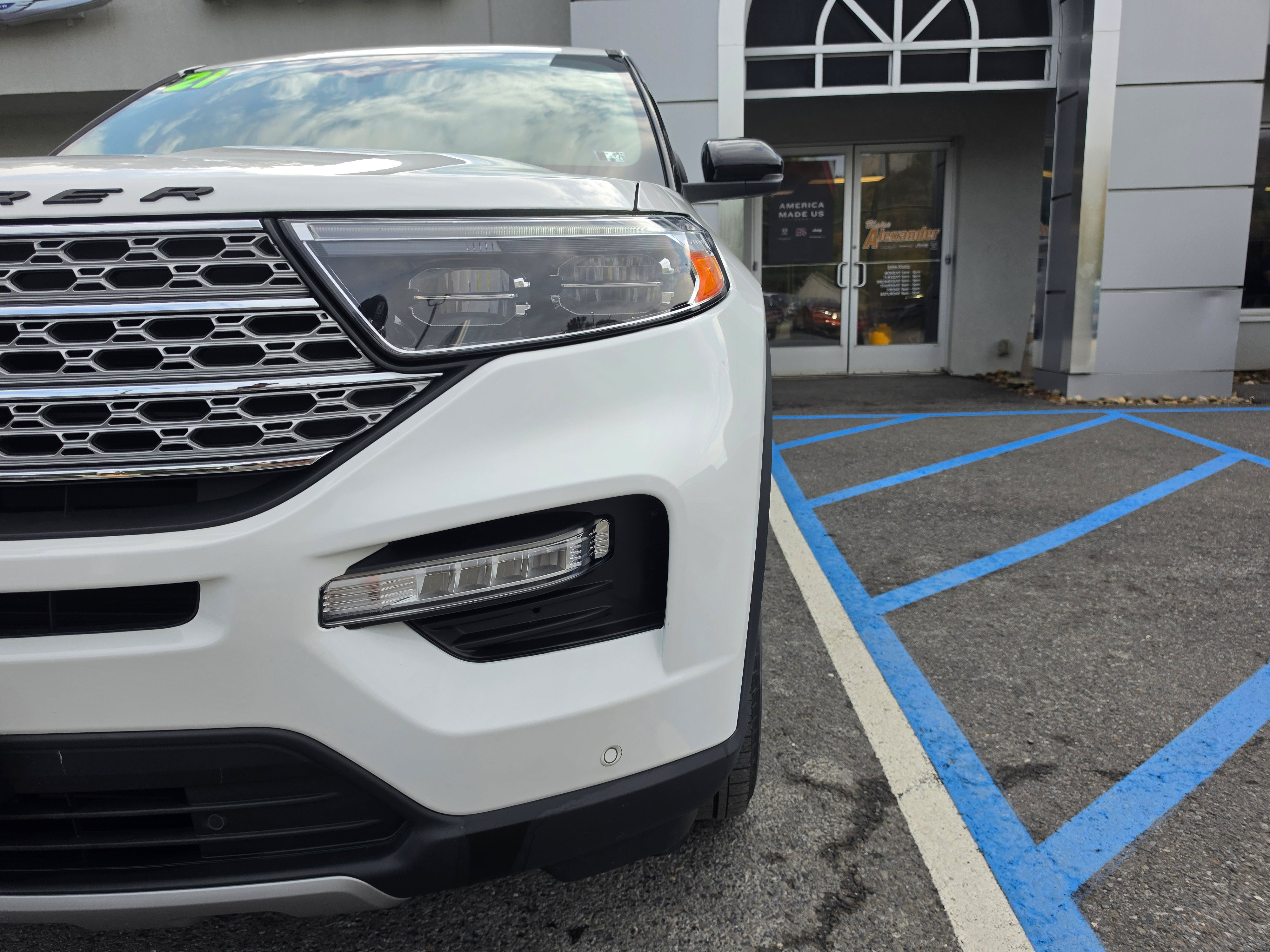 Used 2021 Ford Explorer Limited w/ Equipment Group 301A AWD/4WD image 10