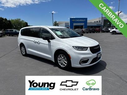 Used 2024 Chrysler Pacifica Touring-L