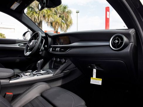 New 2025 Alfa Romeo Stelvio Sprint image 36