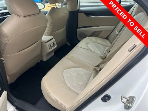 Used 2019 Toyota Camry XLE image 23