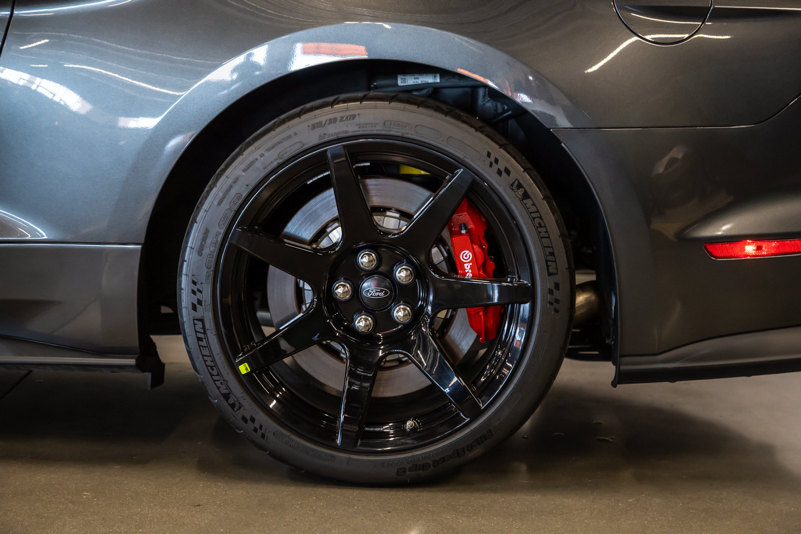 Used 2019 Ford Mustang Shelby GT350R w/ GT350R Equipment Group 920A RWD image 19