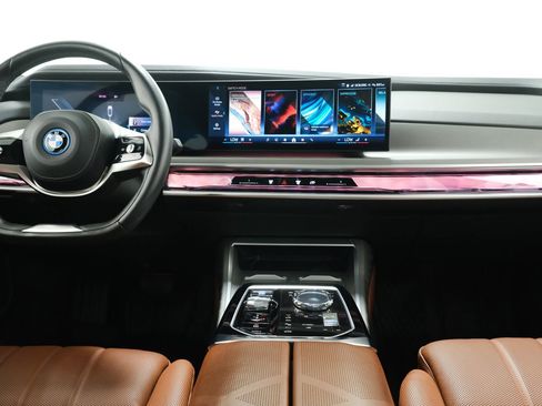 Used 2023 BMW i7 xDrive60 w/ Executive Package 2 AWD/4WD image 9