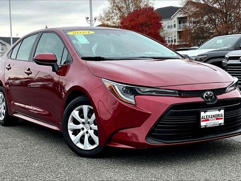 Used 2024 Toyota Corolla LE image 2