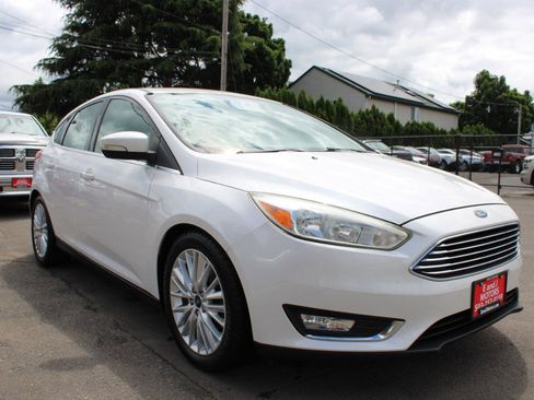 Used 2018 Ford Focus Titanium FWD image 7