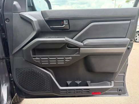 Used 2025 Toyota Tacoma SR5 AWD/4WD image 11