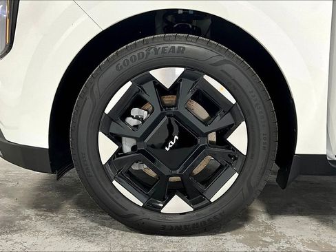 New 2025 Kia Carnival EX FWD image 14