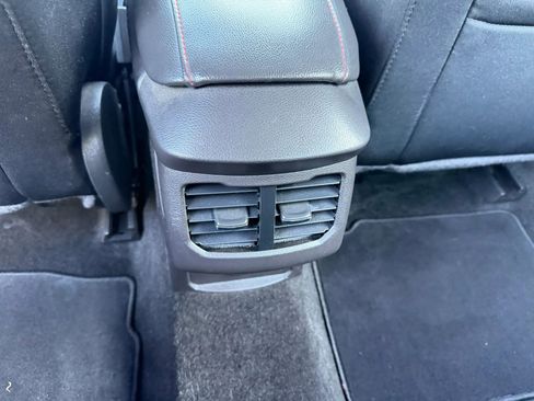 Used 2016 Ford Fusion SE FWD image 12