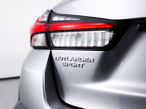 Used 2021 Mitsubishi Outlander Sport SE image 9