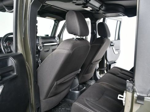 Used 2015 Jeep Wrangler Unlimited Rubicon w/ Dual Top Group image 33