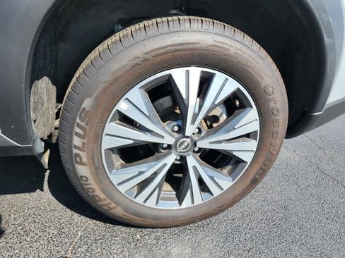 Used 2023 Nissan Rogue SV image 42