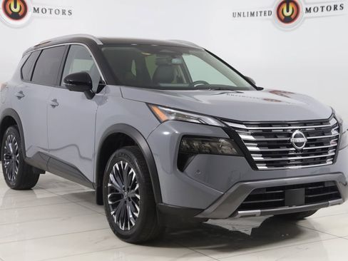 Used 2025 Nissan Rogue SL w/ Tech Package FWD image 23