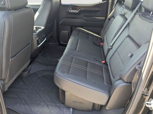 Used 2024 Chevrolet Silverado 1500 High Country w/ Technology Package AWD/4WD image 33