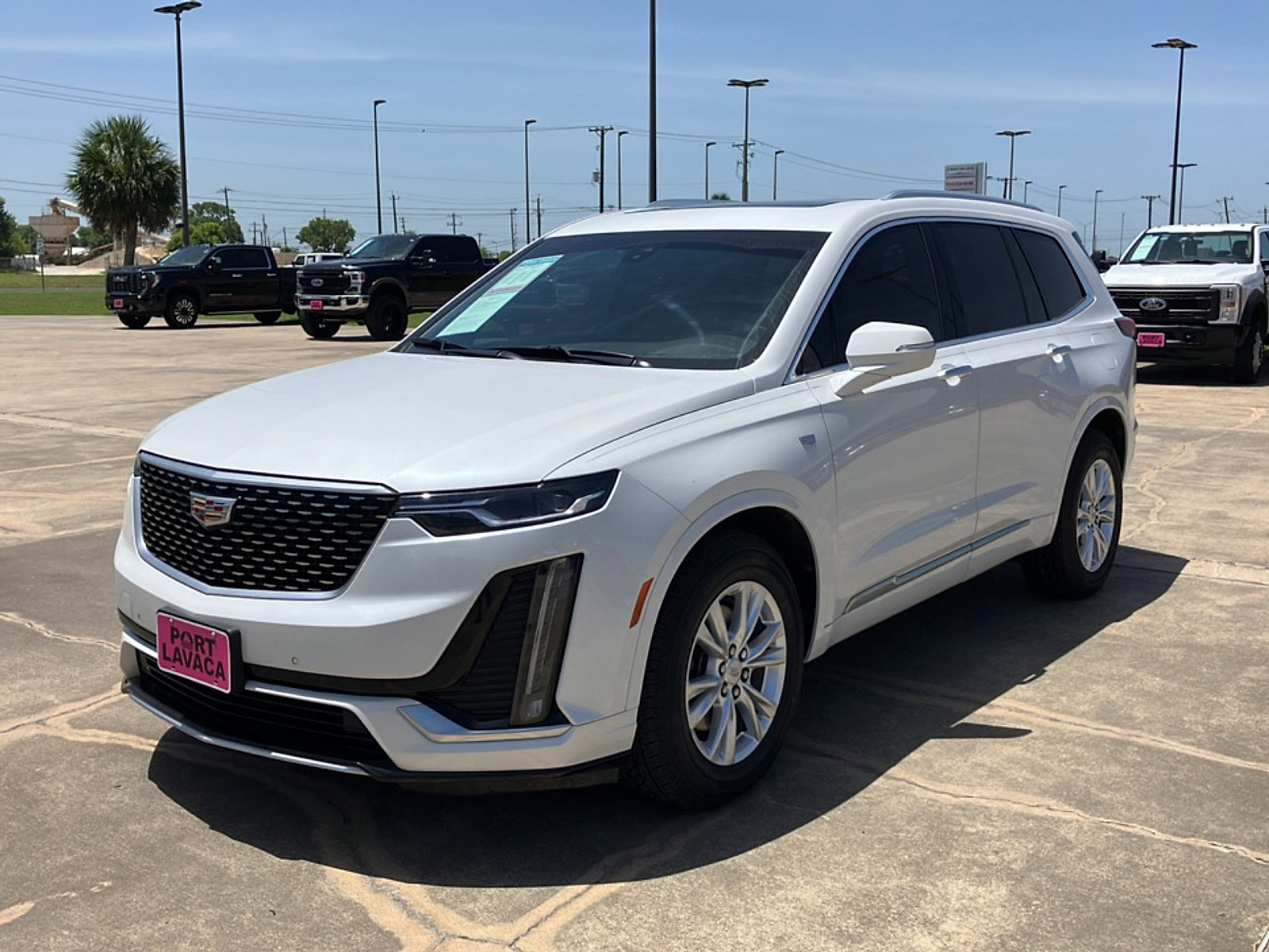 Used 2023 Cadillac XT6 Luxury w/ LPO, Floor Liner Package FWD image 3