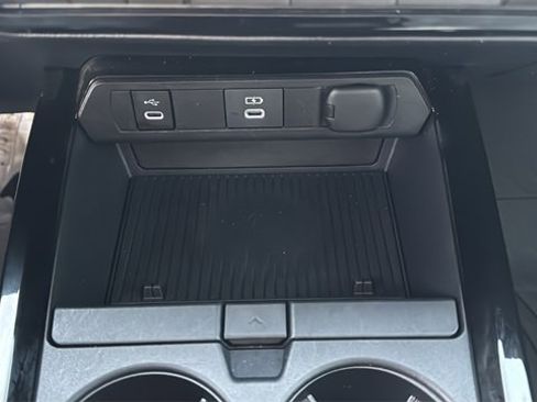 Used 2024 Toyota Prius XLE image 19