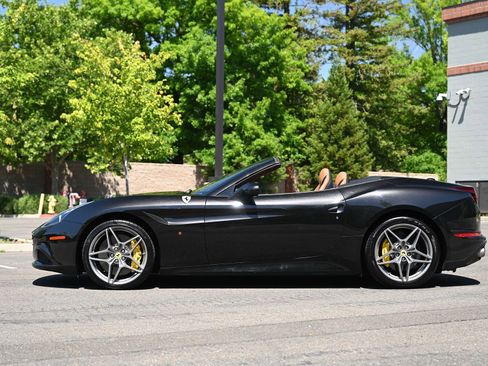 Used 2016 Ferrari California T RWD image 7