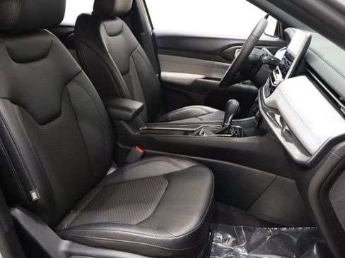 Used 2024 Jeep Compass Latitude image 14