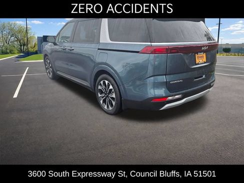 Used 2024 Kia Carnival EX FWD image 6