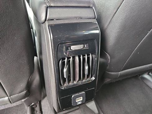 Used 2024 Jeep Compass Latitude AWD/4WD image 16
