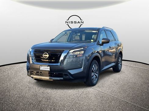 Used 2025 Nissan Pathfinder SL image 4