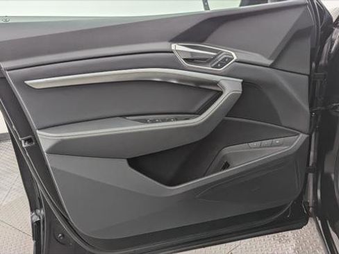 Used 2021 Audi e-tron Premium w/ Convenience Plus Package image 9