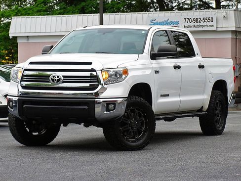 Used 2017 Toyota Tundra SR5 AWD/4WD image 2