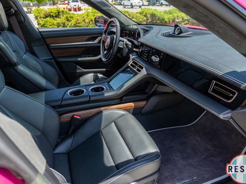 Used 2022 Porsche Taycan Turbo S image 32