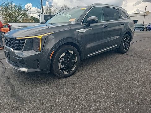 Certified 2025 Kia Sorento EX image 1