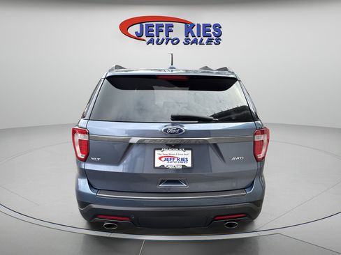 Used 2018 Ford Explorer XLT w/ Equipment Group 202A image 6