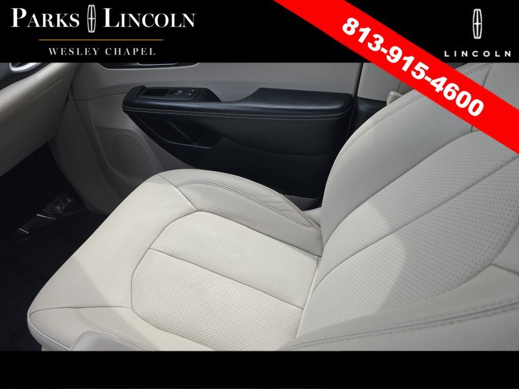 Used 2021 Chrysler Pacifica Touring-L w/ Uconnect Theater Family Group FWD image 13