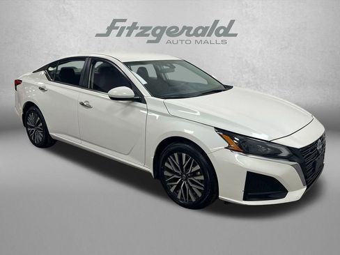 Used 2023 Nissan Altima 2.5 SV image 1