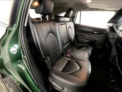 Used 2023 Toyota Highlander XLE image 27