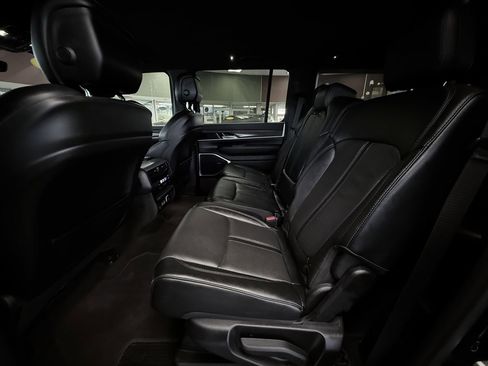 Used 2024 Jeep Wagoneer L Series III w/ Flexible Seating Group image 21