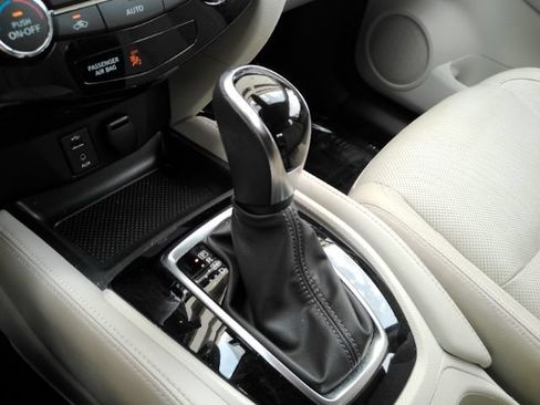 Used 2018 Nissan Rogue Sport SL w/ SL Premium Package FWD image 50