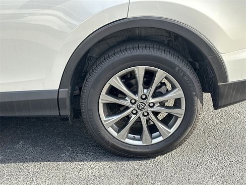 Used 2017 Toyota RAV4 Limited image 10