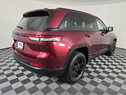 Used 2024 Jeep Grand Cherokee Altitude