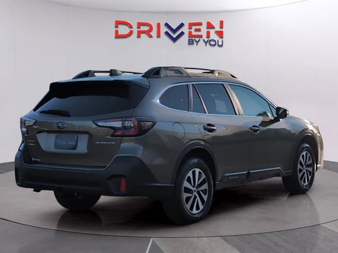 Used 2022 Subaru Outback Premium image 5