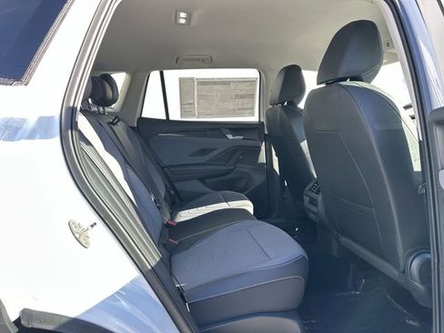 New 2025 Volkswagen Tiguan SE image 19