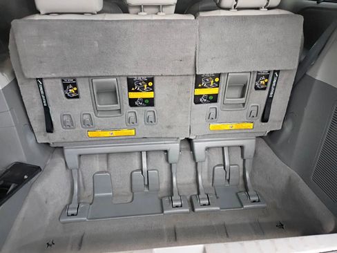 Used 2011 Toyota Sienna XLE image 8